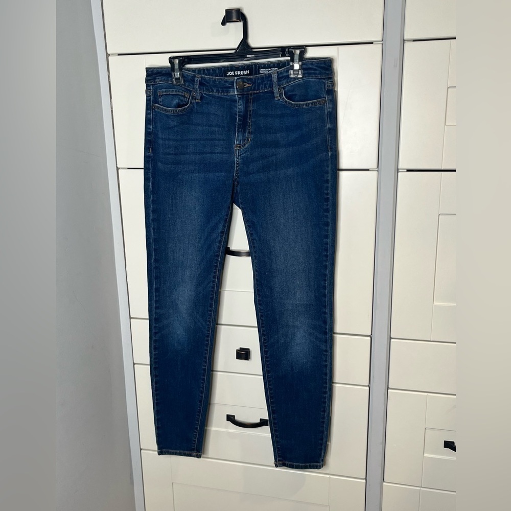 Joe Fresh. Jeans. Denim. Size 29 x 08. Skinny. Classic slim. Dark wash.